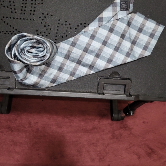 Tie - Picture 4 of 4